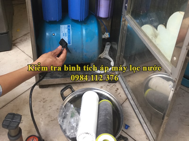 Kiểm tra bình áp máy lọc nước