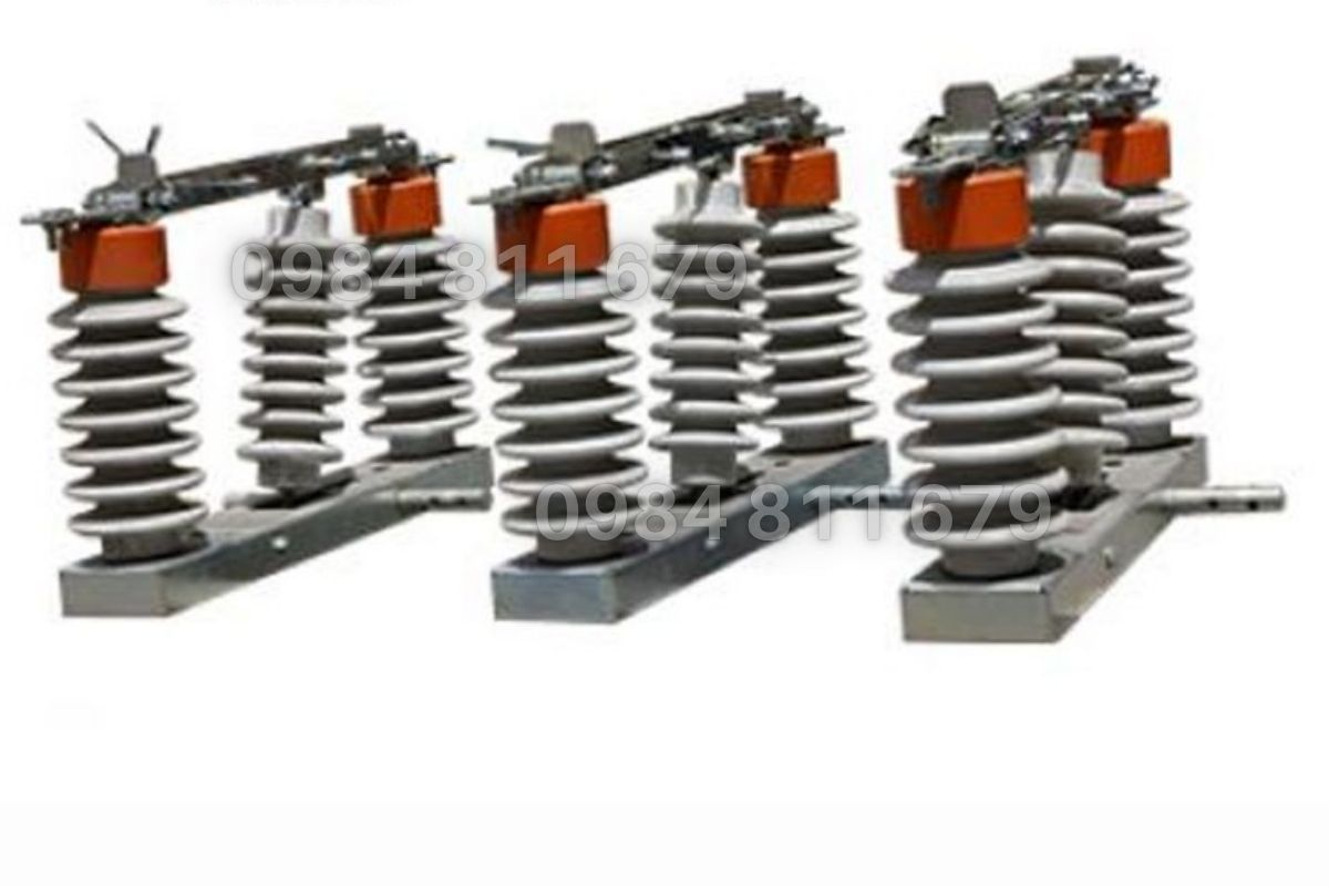 Cầu Dao Cách Ly 24kV Chém Đứng Ngoài Trời Gốm Sứ